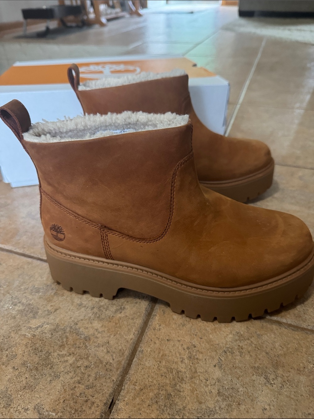 Timberland Women’s Chestnut Brown Shearling-Lined Lug Ankle Boots